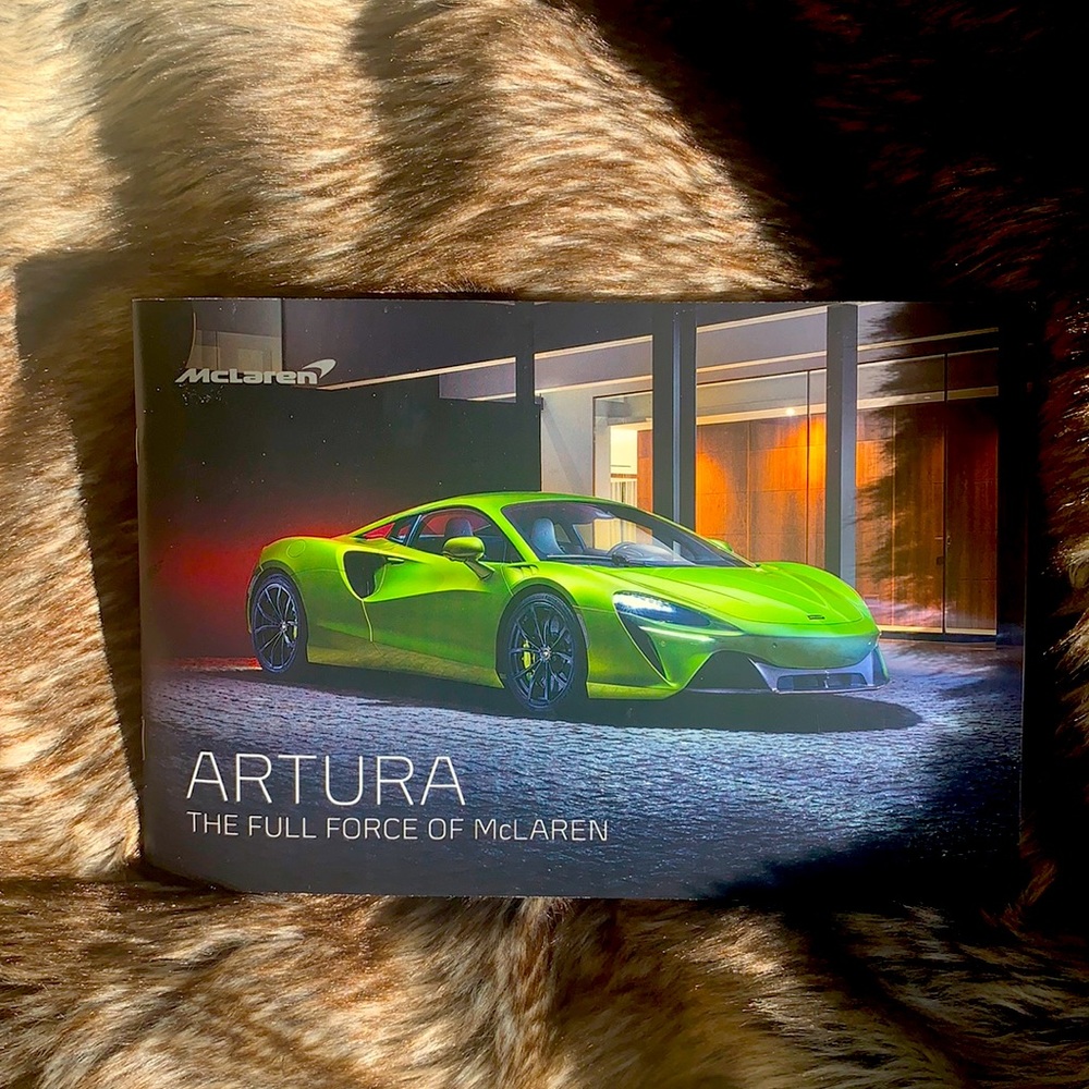 McLaren ARTURA booklet